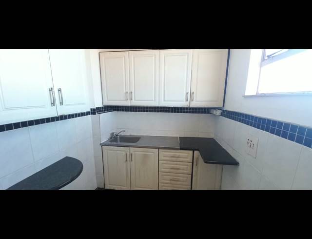 1.5 BEDROOM FLAT FOR SALE IN ESSENWOOD